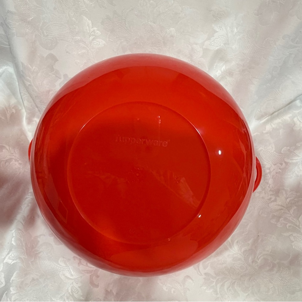 NEW in Package - Tupperware Jumbo Bowl - Red with White Seal - Picture 5 of 10